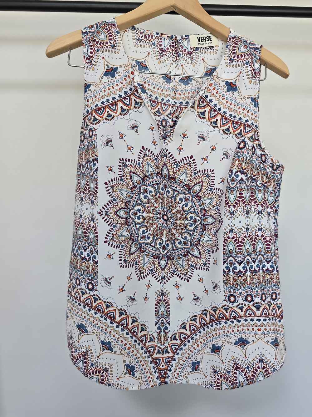 Verse White Medallion Print V-Neck Sleeveless Camisole